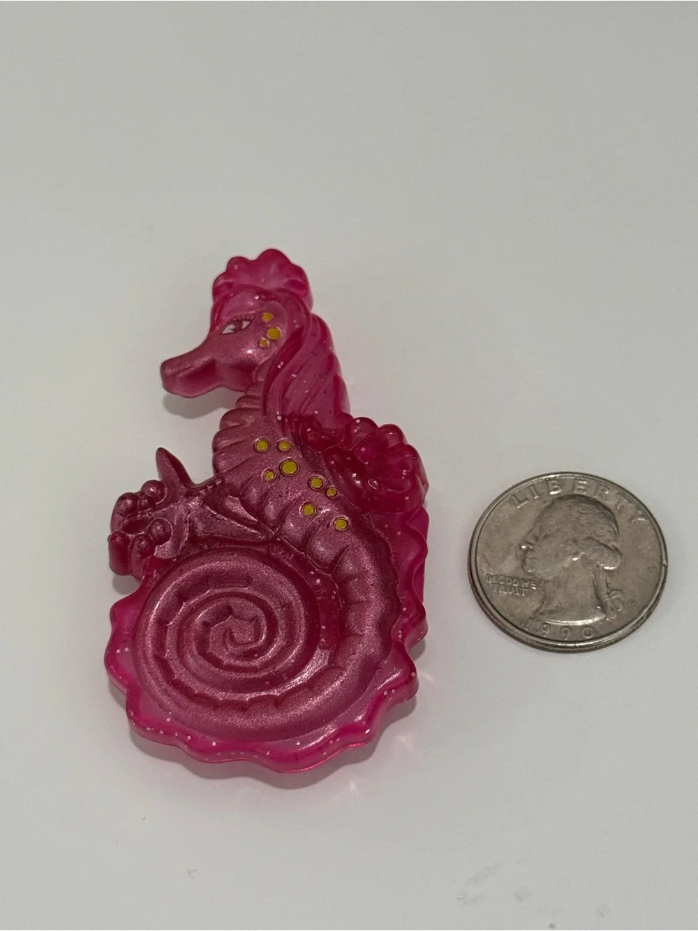 Barbie 2010 metallic / sparkly magenta seahorse hairclip (read)